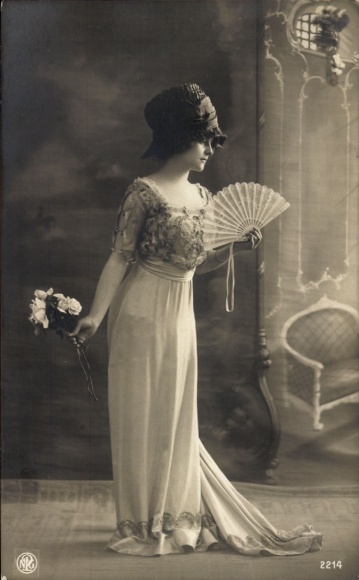 Postcard Woman with Fan, portrait