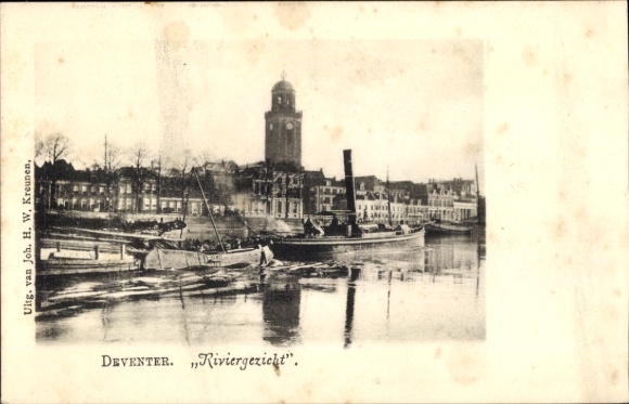 KP Deventer Overijssel Holandia, statek na wodzie, wieża zegarowa, widok na miasto, historyczna architektura...
