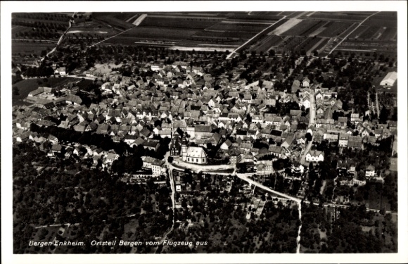 Ak Bergen Enkheim Frankfurt am Main, Luftaufnahme von Bergen, Häuser, Felder, Straßen