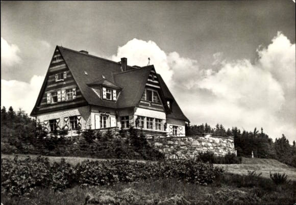 Ak Altenberg im Erzgebirge, schönes Ferienheim, sonnige Lage, Wolkenhimmel