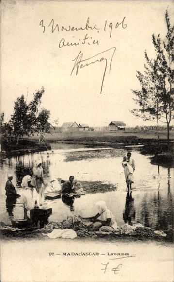 Postcard Madagascar, Laveuses, fleuve, village