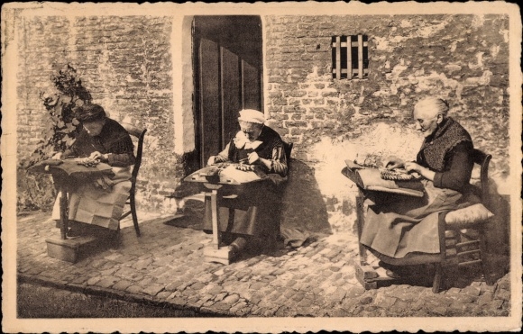 Postcard Bruges Bruges Flanders West Flanders, lacemakers, lacemaking