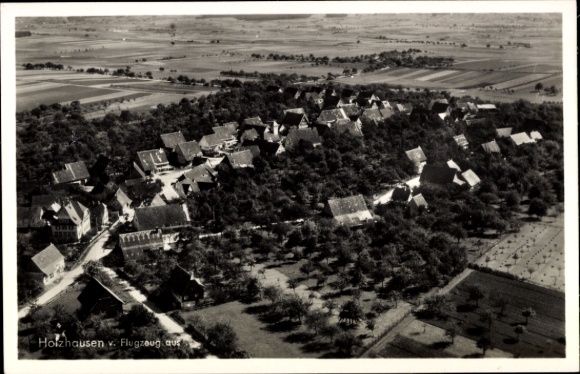 Ak Holzhausen Leipzig in Sachsen, Luftaufnahme von  Häuser und Gärten, landwirtschaftliche Felder