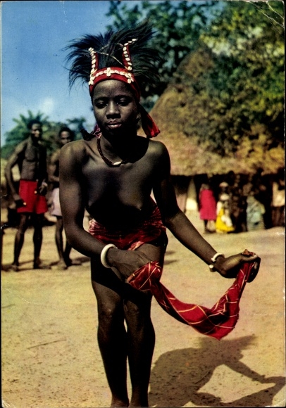 Ak folktypes Africa, La Danseuse au mouchoir