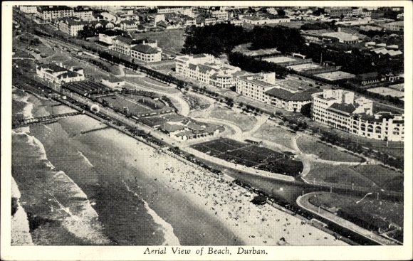 Ak Durban Südafrika, Luftaufnahme des Strandes,  Menschen am Strand, Gebäude im Hintergrund