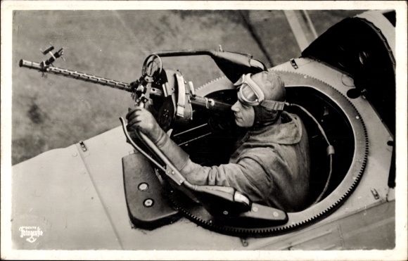 Postcard German Air Force, observer at the MG Kranz in a Heinkel He 46 reconnaissance aircraft