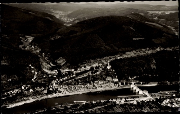 Ak Hirschhorn am Neckar Hessen, Luftaufnahme von Hirschhorn, Neckar, Fluss, Brücke, Berge