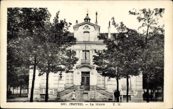 Postcard Créteil Val de Marne, town hall, trees, pedestrians, architecture
