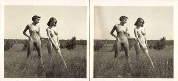 Stereo Foto: Gerhard Riebicke Erotik, Zwei nackte Frauen, Frauenakt, Wiese, Natur