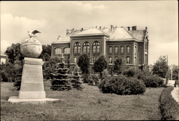 Postcard Prenzlau in the Uckermark, Puschkin high school and peace monument