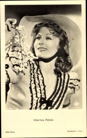 Postcard actress and dancer Marika Rökk, portrait with hat