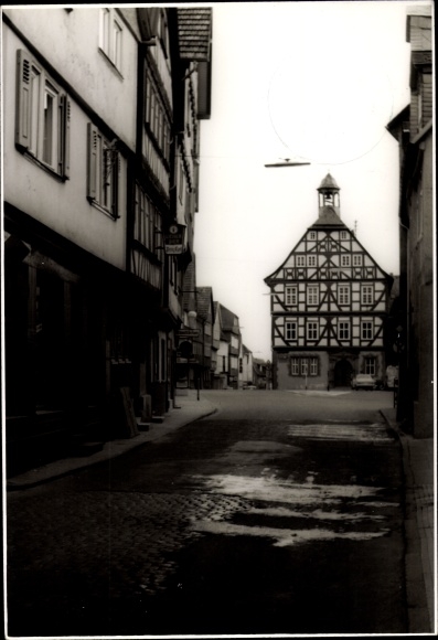 Photo Postcard Grünberg in Hesse, market square, half-timbered house