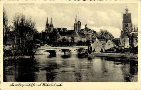 Ak Merseburg an der Saale, Schloss, Waterloobrücke, Fluss,  Architektur