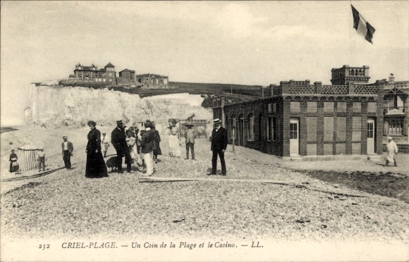 Ak Criel-sur-Mer Seine Maritime, een hoek van het strand en het casino