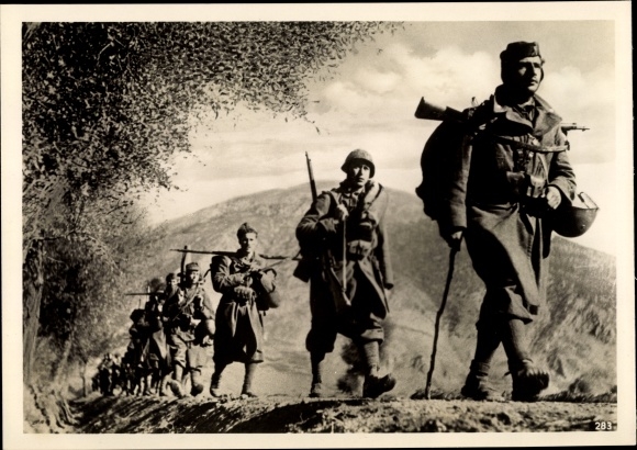 Photo Heinrich Hoffmann, Advance of Italian soldiers in Greece, Nov. 1940