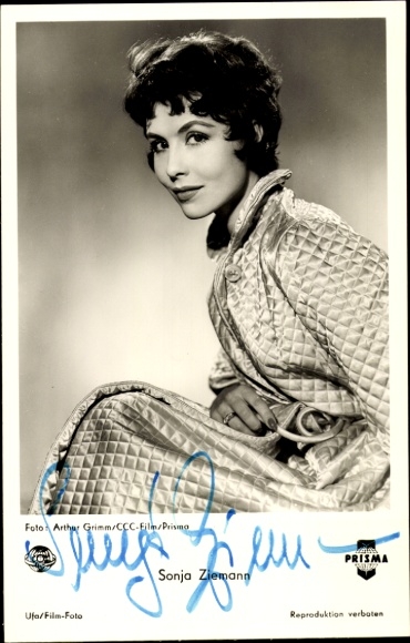 Postcard actress Sonja Ziemann, Love without Illusion, autograph