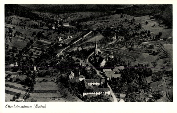 Ak Ettenheimmünster Ettenheim in Baden, Luftaufnahme von  Kirche, ländliche Umgebung, Schwarz-Wei
