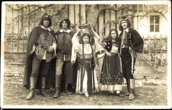 Photo Postcard Irsee in Ostallgäu, actors in costumes