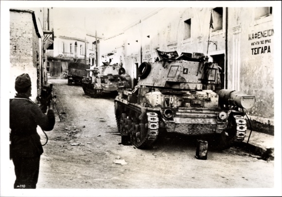 Photo Heinrich Hoffmann, English tanks and guns, April 1941