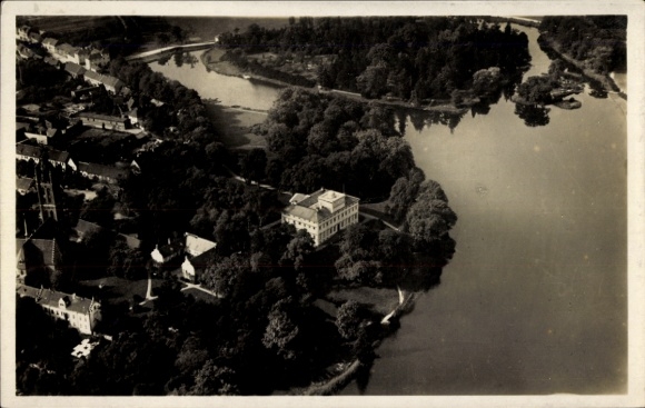 Ak Wörlitz in Anhalt, Wörlitz Park, luchtfoto van de rivier, parklandschap, gebouwen