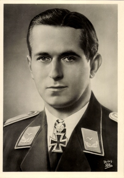 Ak Ritterkreuzträger der Luftwaffe Leutnant Gerhard Koeppen, Eichenlaub, Fotograf Röhr