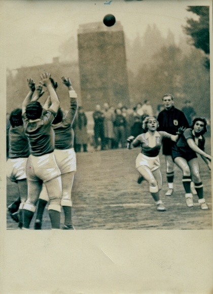 Photo Berlin Wendenschloss, Handball Cup, Köpenick against. Borussia, 21.10.1951