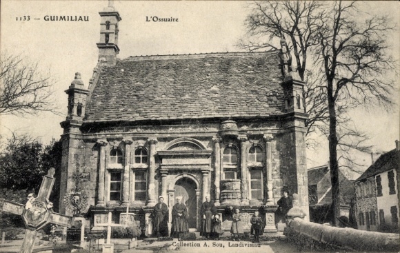 Postcard Guimiliau Finistère, L'Ossuaire, House of the House