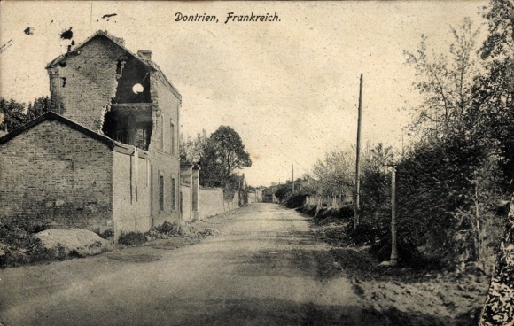 Ak Dontrien Marne, Straßenansicht, zerstörtes Haus