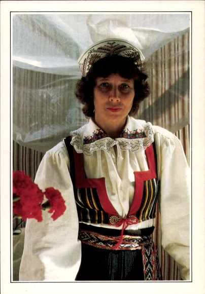 Postcard Estonia, woman in traditional costume from Tallinn