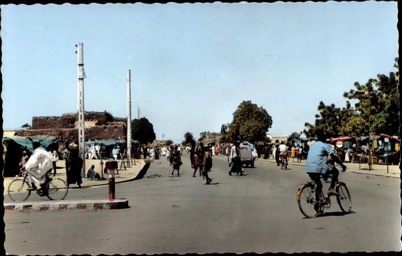 KP Fort Lamy Czad, Avenue de la Mosquee, rowerzyści, pobocze