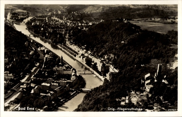 Ak Bad Ems an der Lahn, Luftaufnahme von  Fluss und Gebäude sichtbar