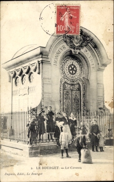 Ak Le Bourget Seine Saint Denis, Historische Kapelle, mehrere Kinder, französische Republik, Post
