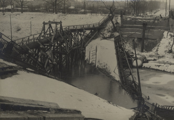 Original photo Berlin Britz, destroyed Wilhelm Borgmann Bridge over the Teltow Canal, 1945/46