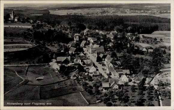 Ak Hohenberg in Niederösterreich, Luftaufnahme von  Flugzeugsicht, Wohnhäuser, Dorf, Landschaft