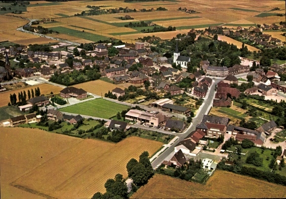 Ak Hamminkeln am Niederrhein, Luftaufnahme von  weitläufige Felder, Wohngebiete, Architektur