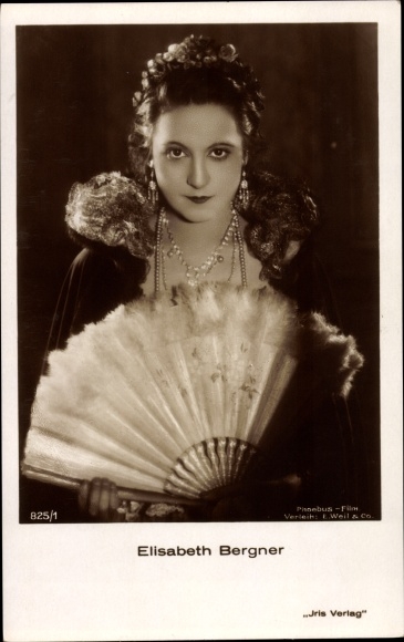 Postcard actress Elisabeth Bergner, portrait, fan