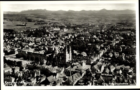 Ak Kempten im Allgäu Schwaben, Luftaufnahme von  Allgäu, Stadtansicht,  Architektur