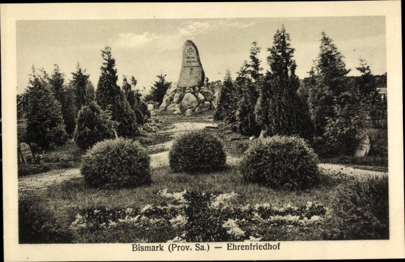 Postcard Bismark Altmark, memorial stone on the honorary cemetery
