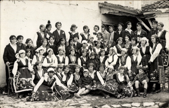 Photo Postcard Bulgaria, women in folk costumes