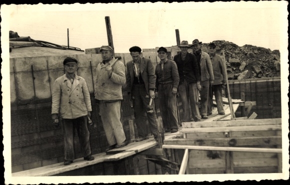 foto Ak Herdecke an der Ruhr, bouwwerkzaamheden aan de watertoren, arbeiders