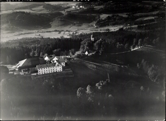 foto Siegsdorf in Opper-Beieren, klooster Maria Eck, luchtfoto