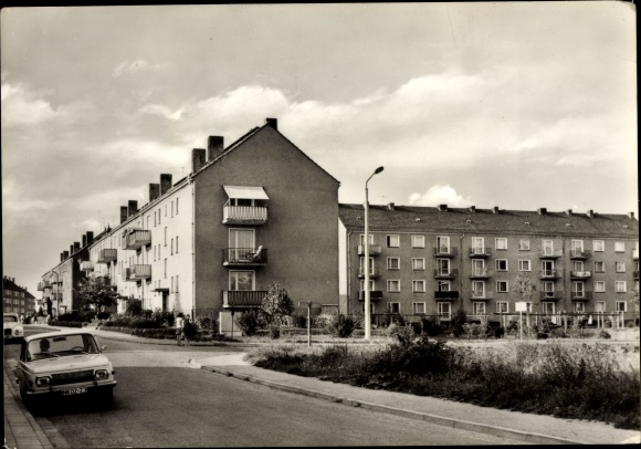 Postcard Bad Langensalza in Thuringia, Friedrich Hahn Strasse, corner of Clara Zetkin Strasse, Wartburg