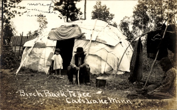 Foto Ak Cass Lake Minnesota USA, Birch Bark Tepee