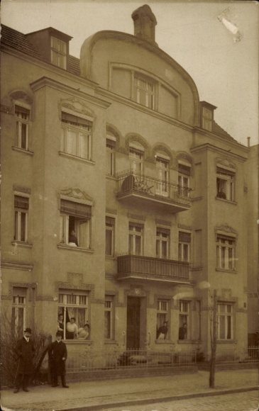 Foto Ak Berlin Pankow Niederschönhausen, Wohnhaus Siegfriedstraße 12, Anwohner