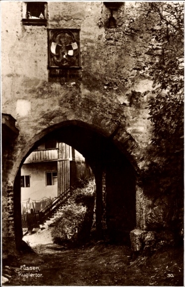 Ak Füssen im Allgäu, Kuglertor,  Architektur, Straße, Bäume