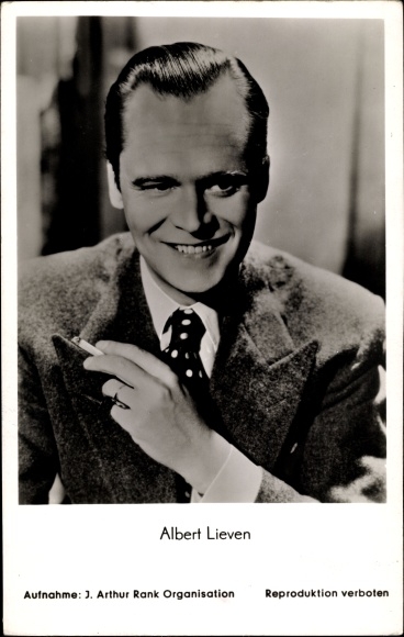Postcard Actor Albert Lieven, portrait with cigarette