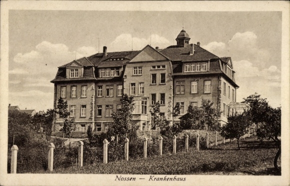 Postcard Nossen in Saxony, Nossen Hospital, s building, trees in the foreground