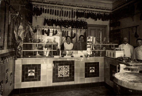 Foto Ak Berlin Treptow Niederschöneweide, Fleischerei, Geschäftsraum, Verkaufstresen
