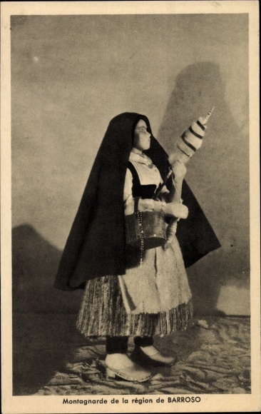 Postcard Portugal, Montagnard de la region de Barroso, porcelain doll, World Exhibition Paris 1937