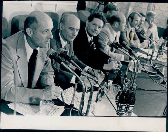 Photo press conference Soyuz-Apollo 1974, Petrov, Leonov, Kubasov, Slayton, Cernan, Brandt